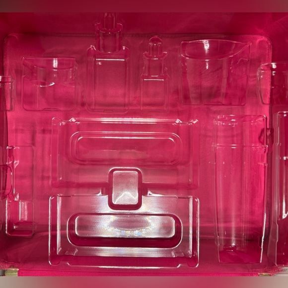 Estēe Lauder Holiday Edition Makeup Bag - Picture 11 of 15